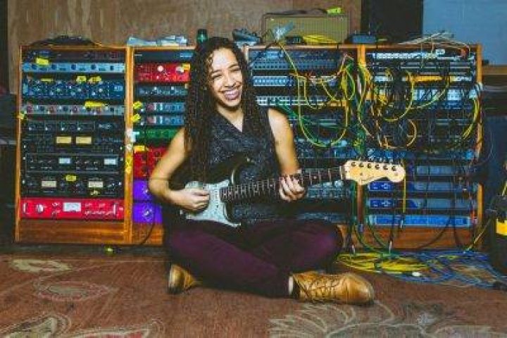 48107_console_closeup