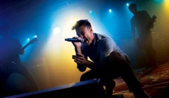 GLX-D_Wireless_SM58_Vocal_Lifestyle_LR