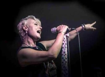 Rebecca-Downes-3-Photo-Mal-Whichelow