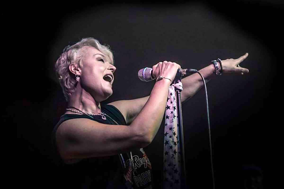 Rebecca-Downes-3-Photo-Mal-Whichelow